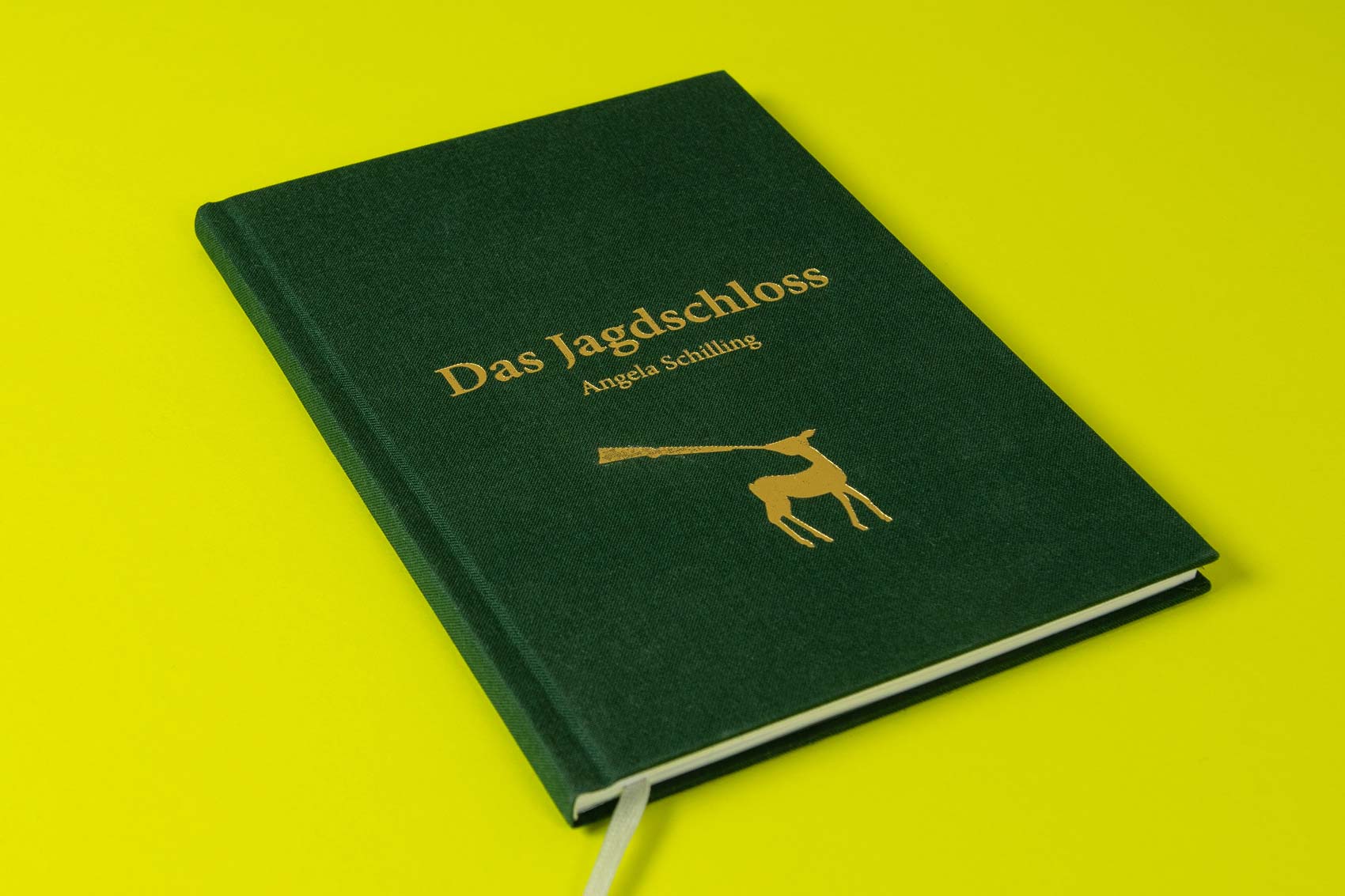 »Das Jagdschloss« von Angela Schilling, Titel Leinen, Goldfolie